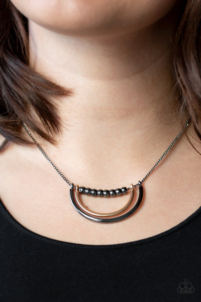 Artificial Arches Black Necklace